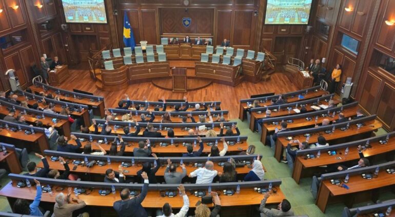 Konstituohet pas 8 muajsh Kuvendi i Kosovës, i hapet rruga krijimit të Qeverisë së re